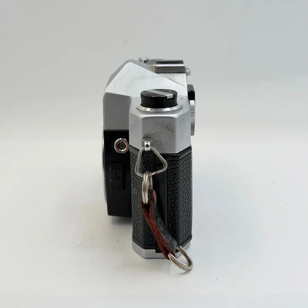 Yashica TL-Electro 35mm SLR Film Camera Body Silver Black M42 Mount 60513353